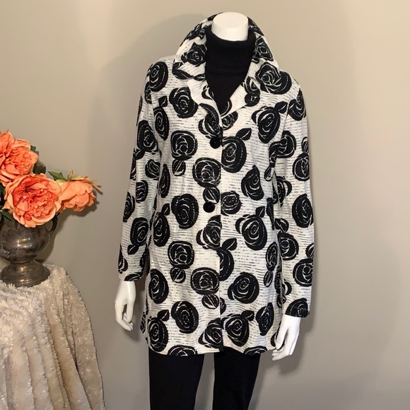 🖤🤍Andria Lieu long sleeve burnout jacket Size Medium - Picture 2 of 8